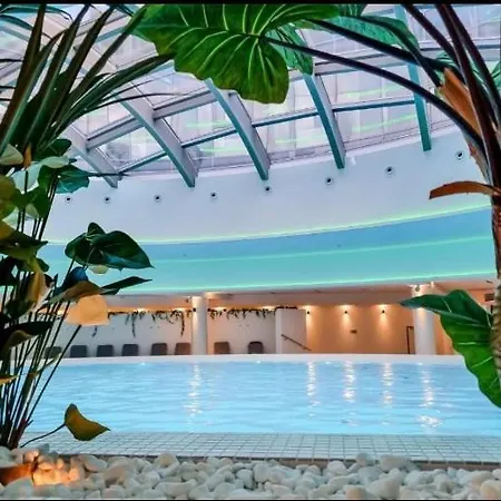 Hanza Tower White 24 Pool & Jacussi شقة شتشيتسين