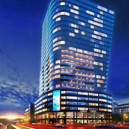 Hanza Tower White 24 Pool & Jacussi شقة